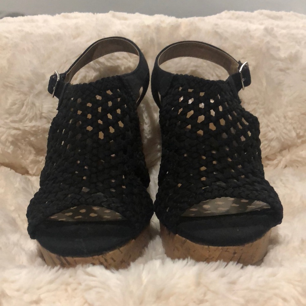 SO size 6M wedges